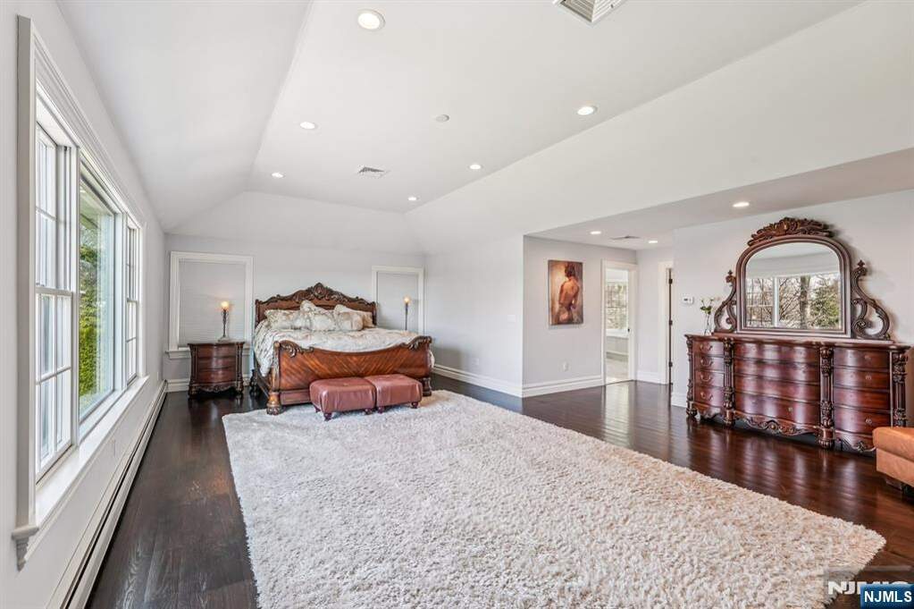 5 Bedroom Single Family Home/House's Image 20