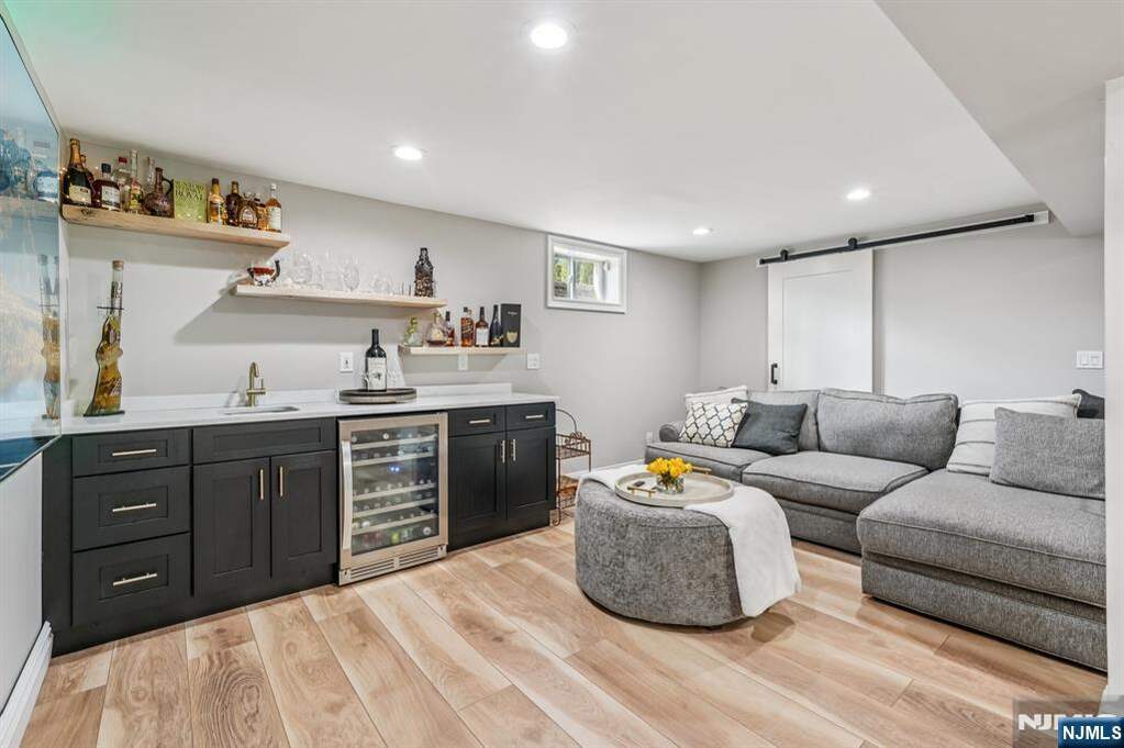 5 Bedroom Single Family Home/House's Image 32
