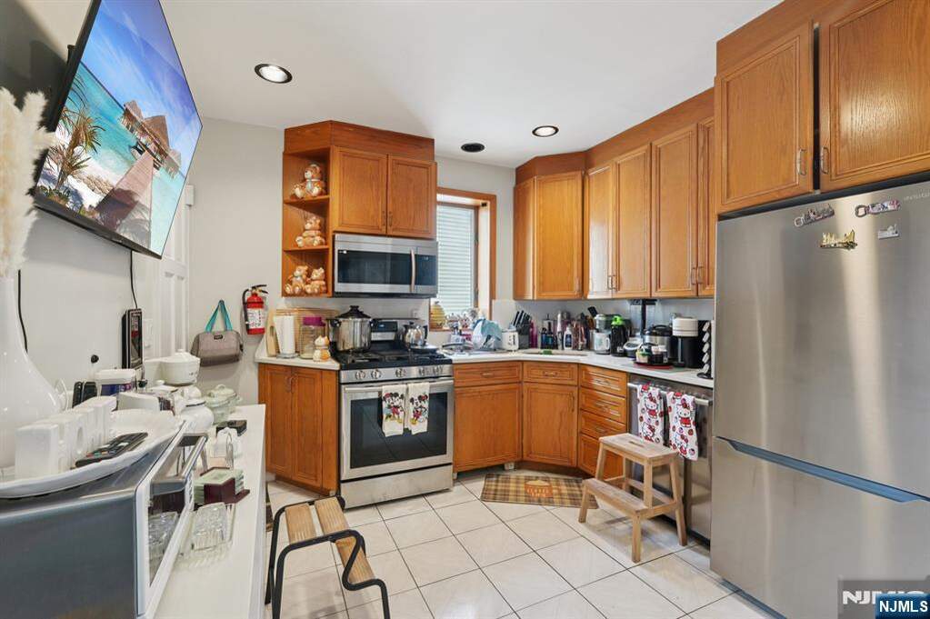 2 Bedroom Single Family Home/House's Image 8