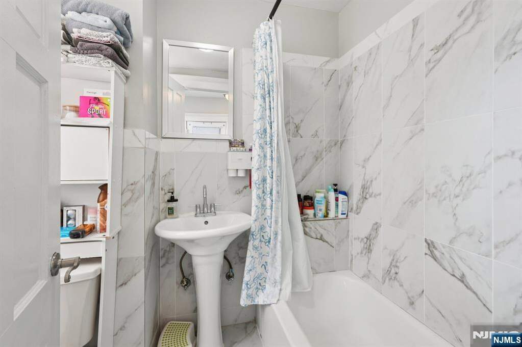 2 Bedroom Single Family Home/House's Image 10