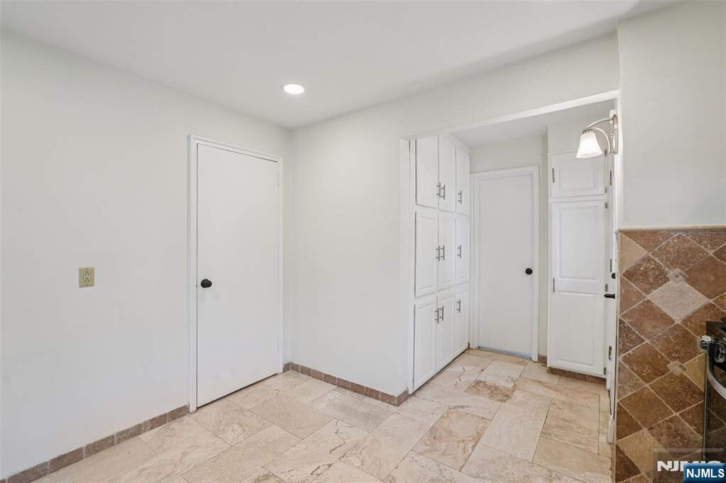 3 Bedroom Single Family Home/House's Image 8