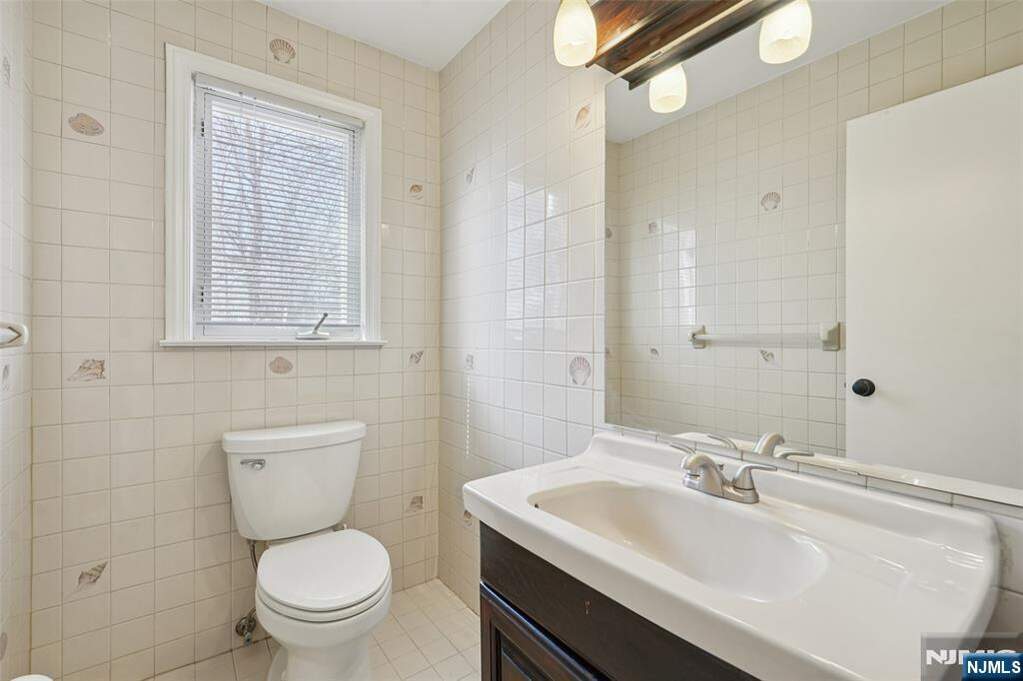 3 Bedroom Single Family Home/House's Image 9