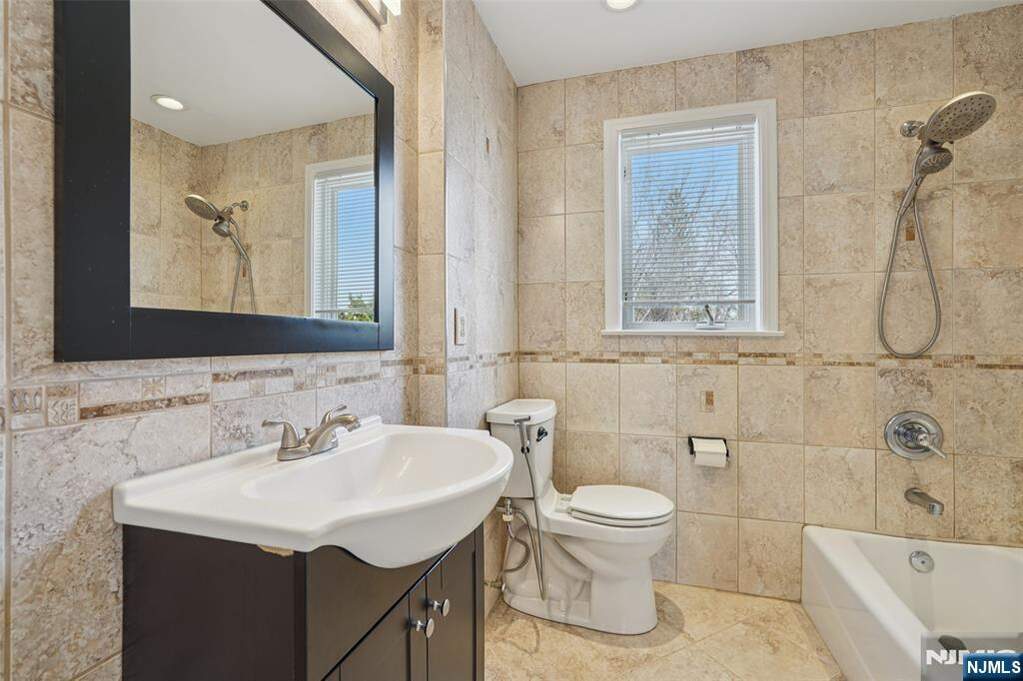 3 Bedroom Single Family Home/House's Image 12