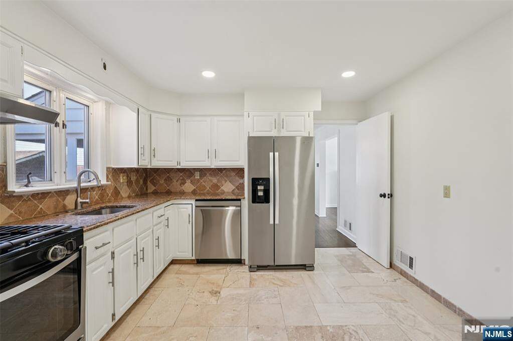 3 Bedroom Single Family Home/House's Image 6