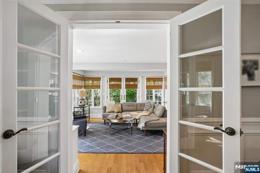 4 Bedroom Single Family Home/House's Image 7