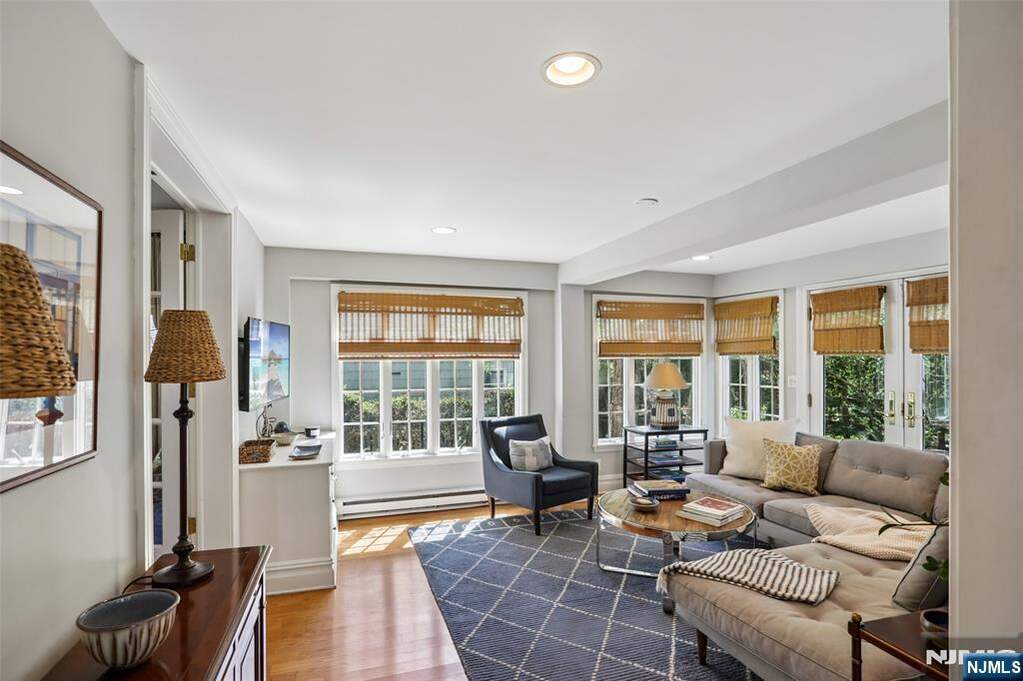 4 Bedroom Single Family Home/House's Image 10
