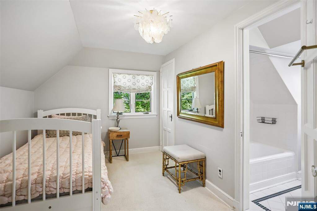 4 Bedroom Single Family Home/House's Image 23