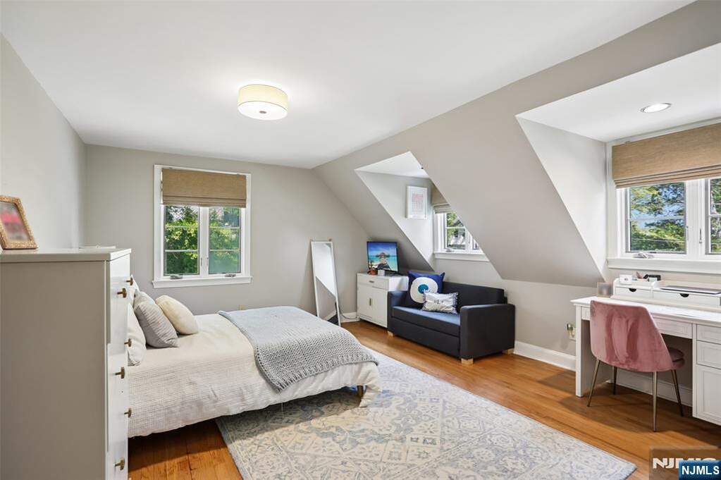 4 Bedroom Single Family Home/House's Image 28