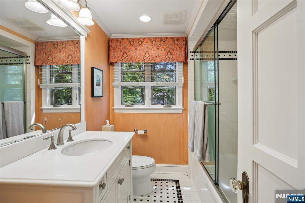 4 Bedroom Single Family Home/House's Image 31