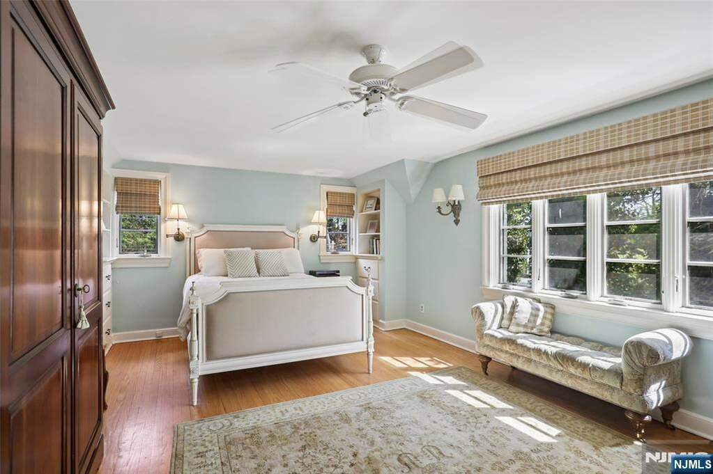 4 Bedroom Single Family Home/House's Image 32