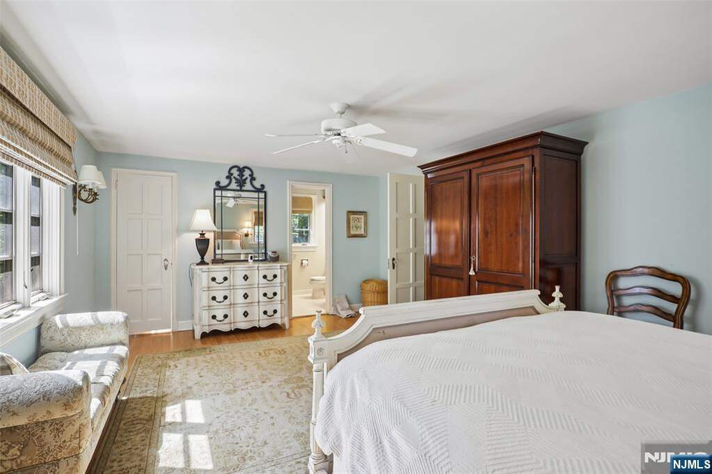 4 Bedroom Single Family Home/House's Image 34