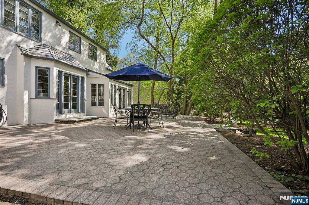 4 Bedroom Single Family Home/House's Image 40