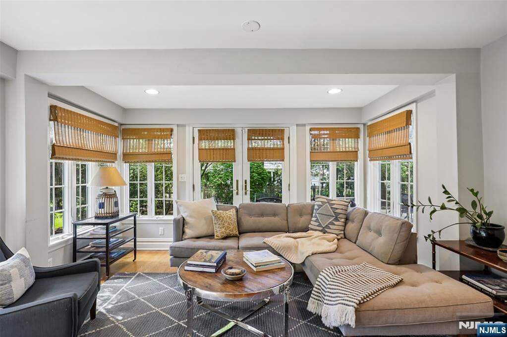 4 Bedroom Single Family Home/House's Image 6