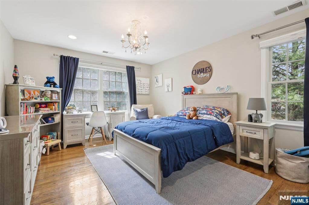 4 Bedroom Single Family Home/House's Image 16