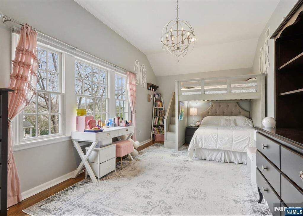 4 Bedroom Single Family Home/House's Image 17