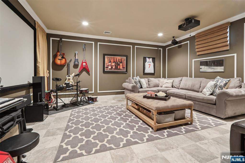 4 Bedroom Single Family Home/House's Image 18