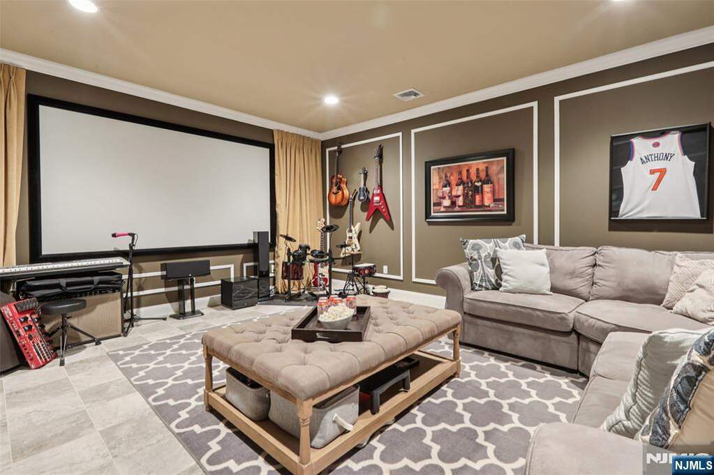 4 Bedroom Single Family Home/House's Image 19