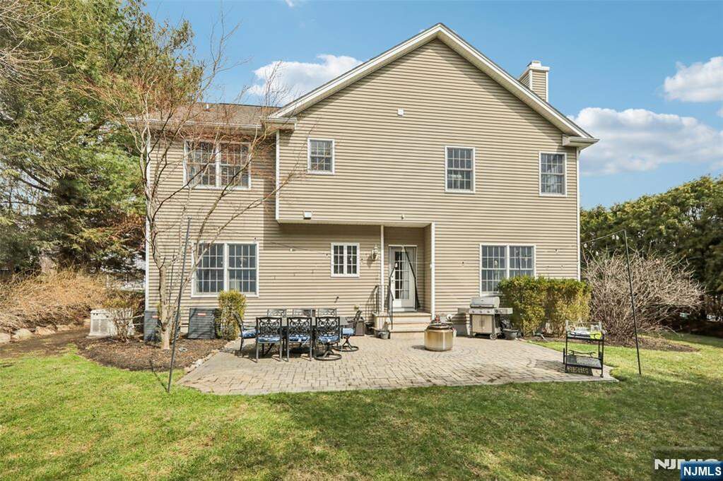 4 Bedroom Single Family Home/House's Image 22