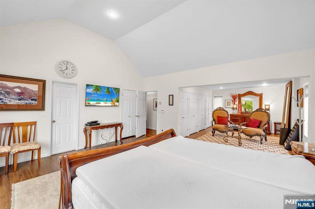 5 Bedroom Single Family Home/House's Image 10