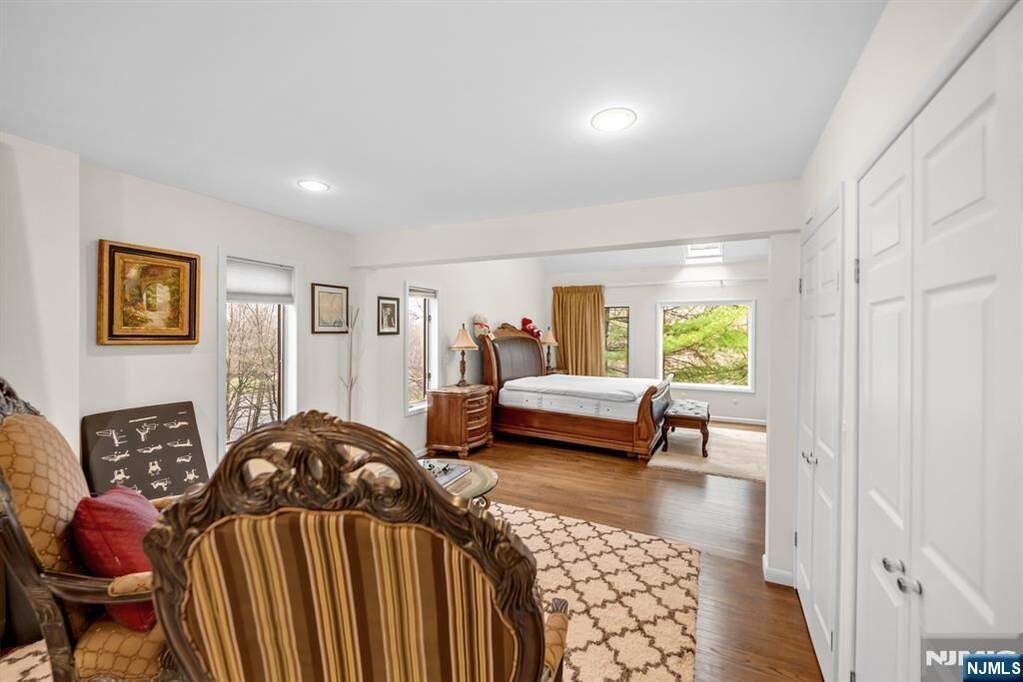 5 Bedroom Single Family Home/House's Image 11
