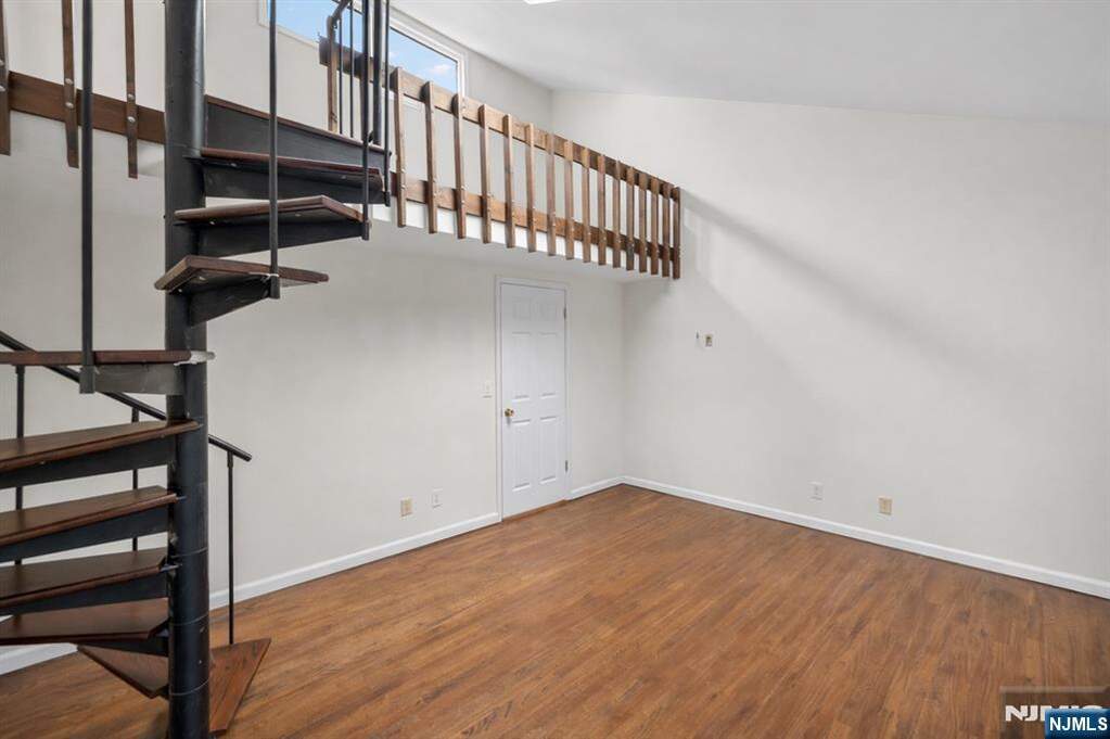 5 Bedroom Single Family Home/House's Image 16