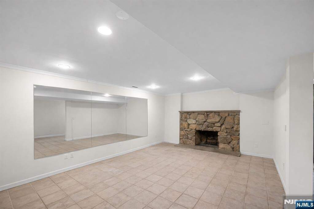 5 Bedroom Single Family Home/House's Image 20