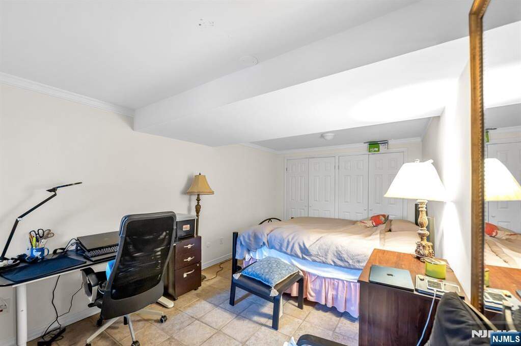 5 Bedroom Single Family Home/House's Image 22
