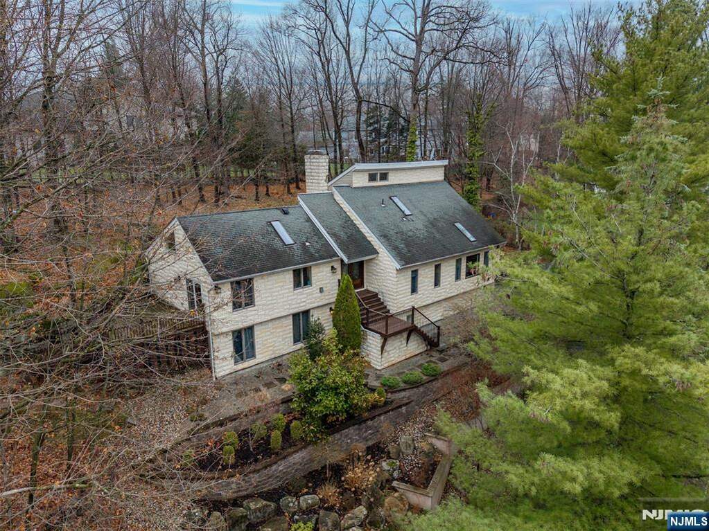 5 Bedroom Single Family Home/House's Image 28