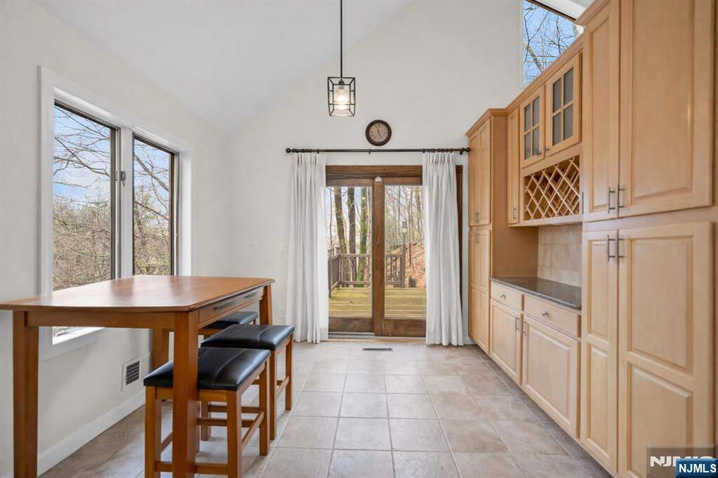 5 Bedroom Single Family Home/House's Image 6