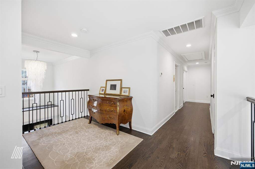 4 Bedroom Single Family Home/House's Image 14