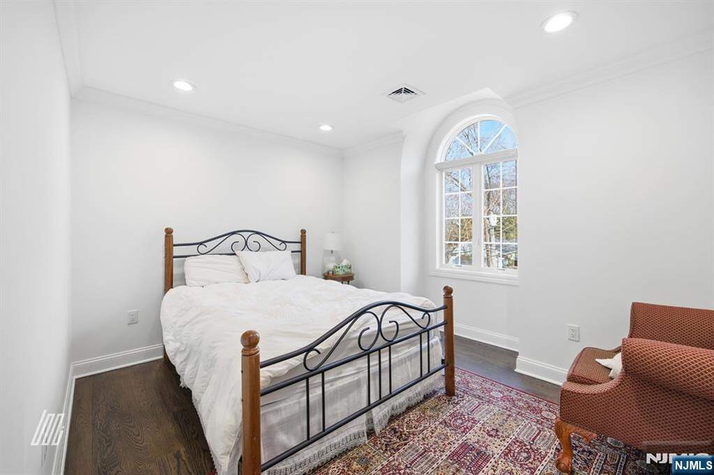 4 Bedroom Single Family Home/House's Image 15