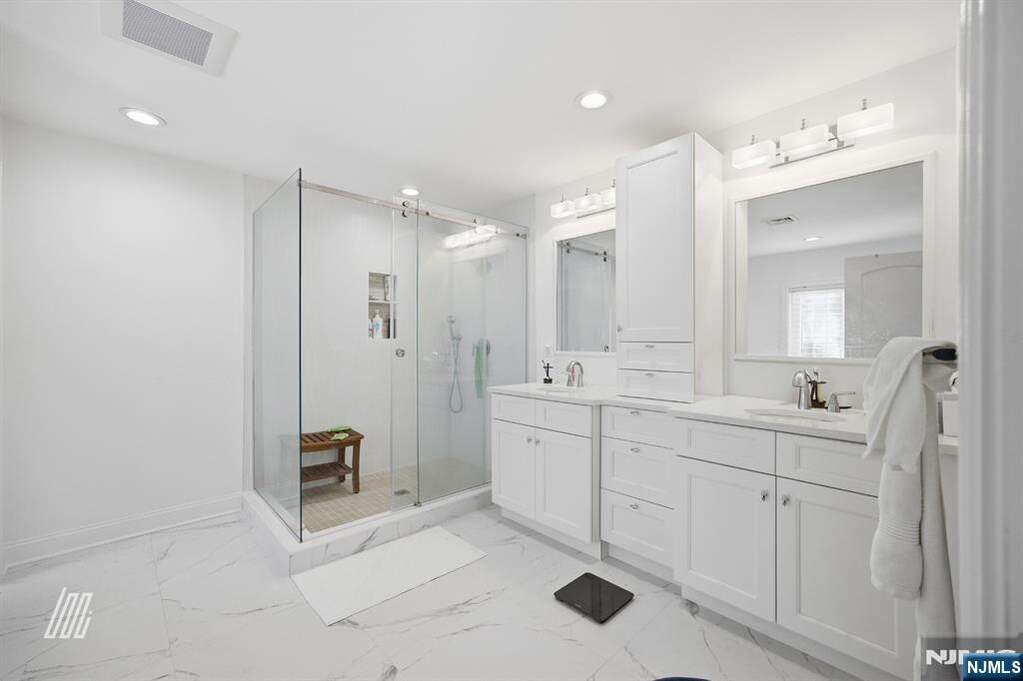 4 Bedroom Single Family Home/House's Image 19