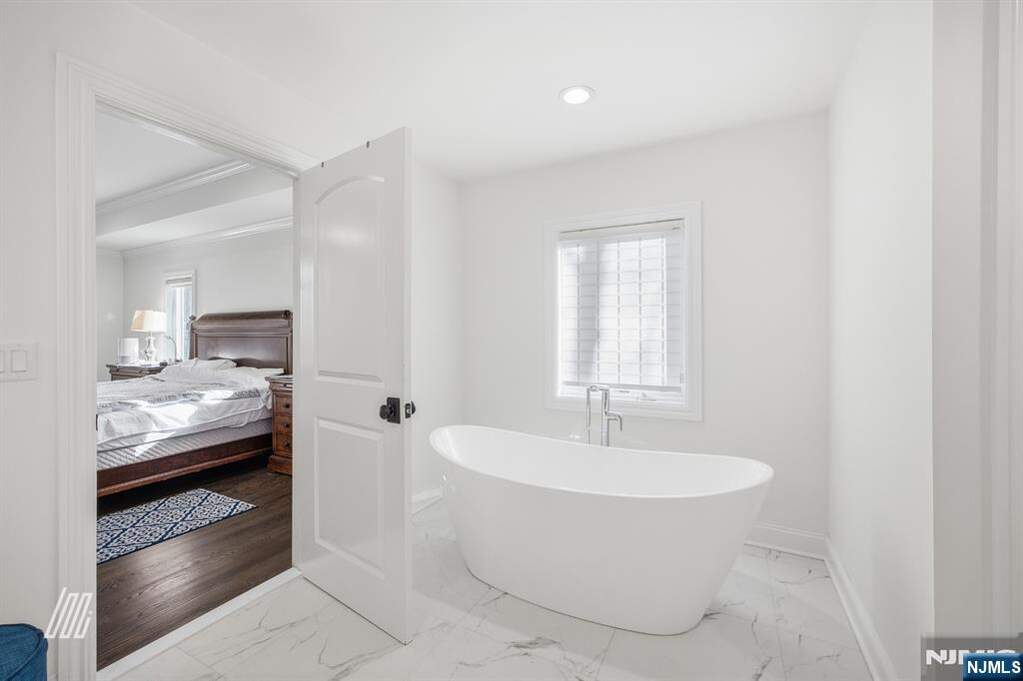 4 Bedroom Single Family Home/House's Image 20