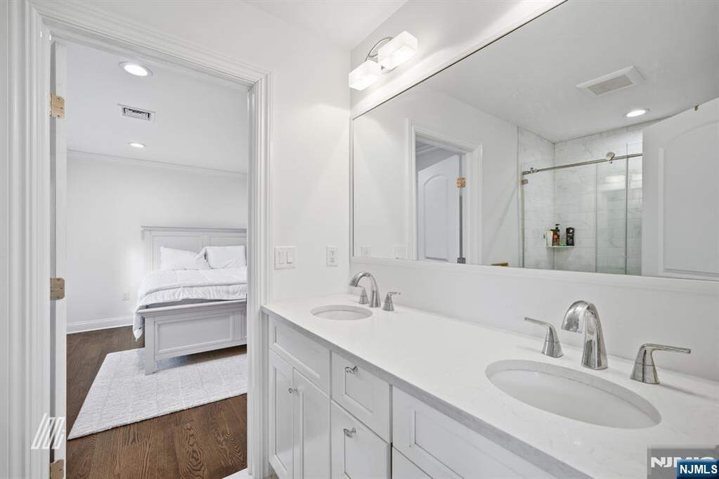 4 Bedroom Single Family Home/House's Image 22