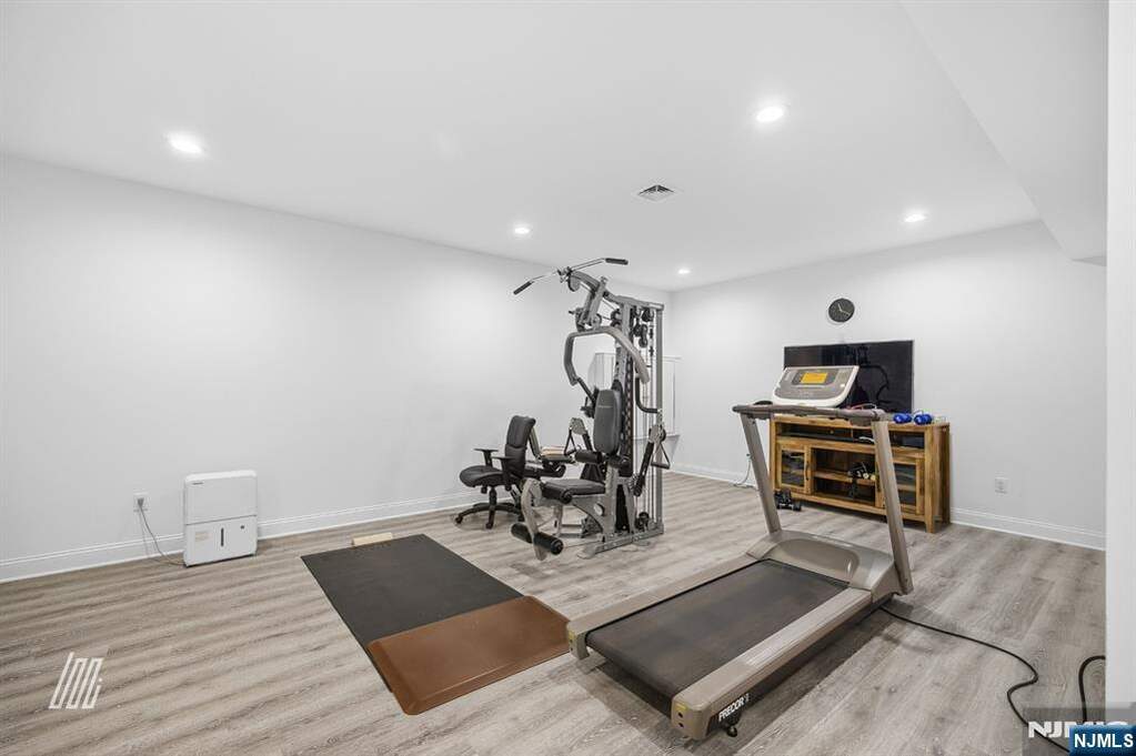 4 Bedroom Single Family Home/House's Image 25