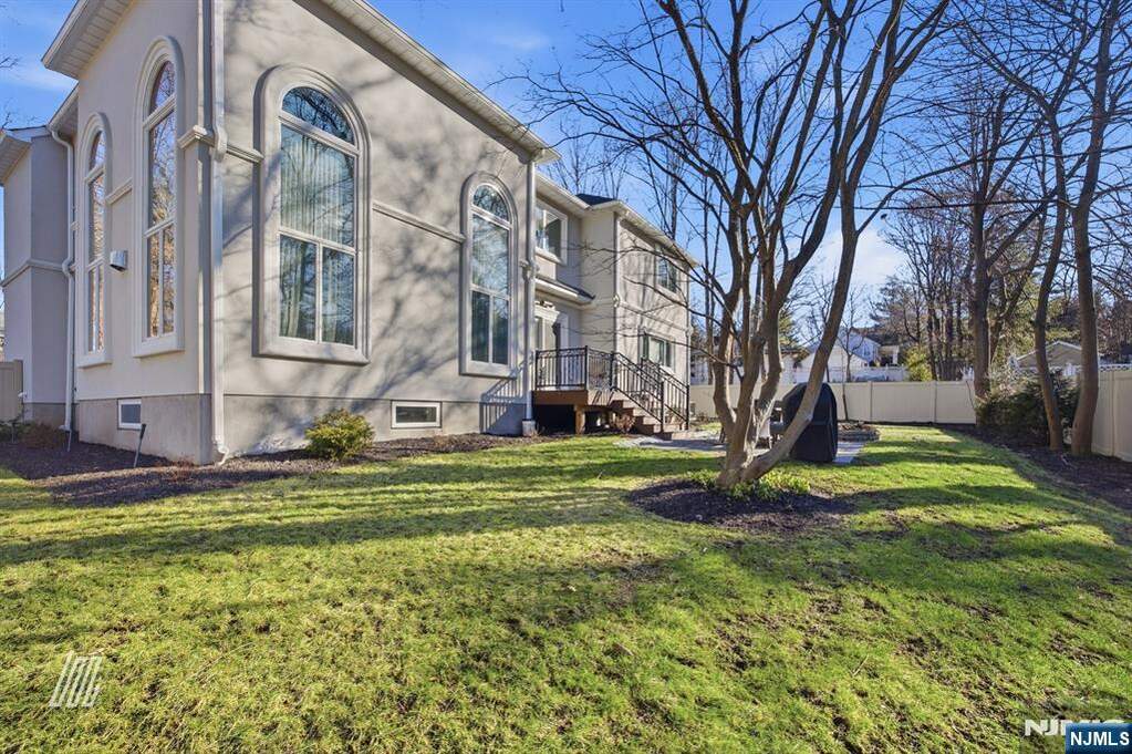 4 Bedroom Single Family Home/House's Image 33
