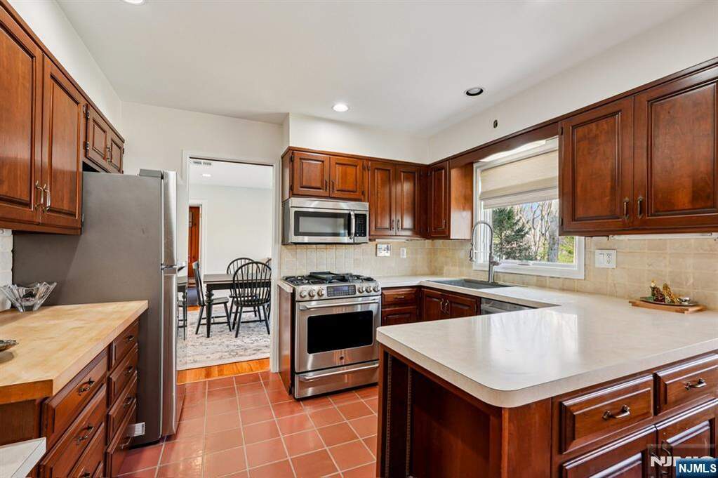 3 Bedroom Single Family Home/House's Image 9