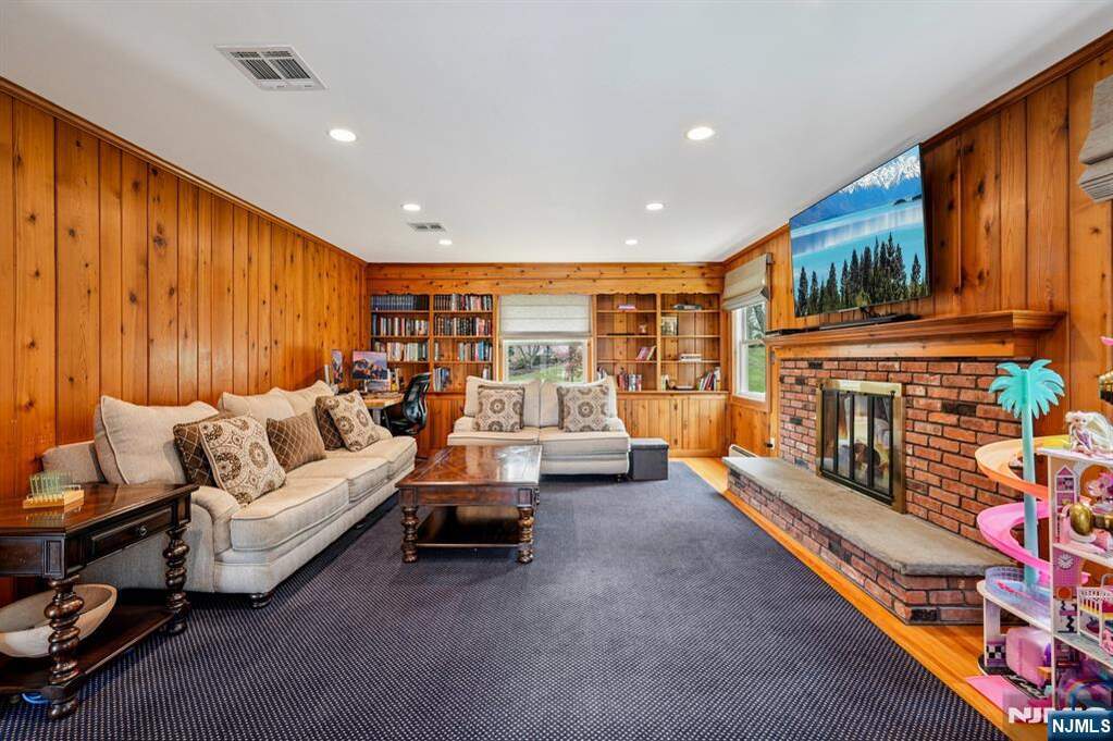 3 Bedroom Single Family Home/House's Image 11