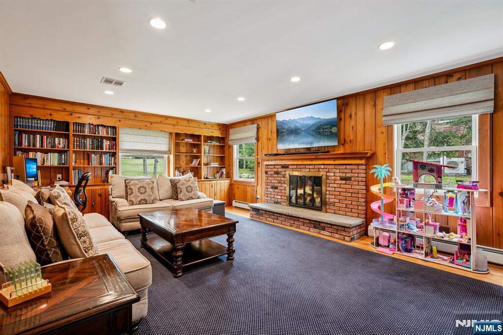 3 Bedroom Single Family Home/House's Image 12