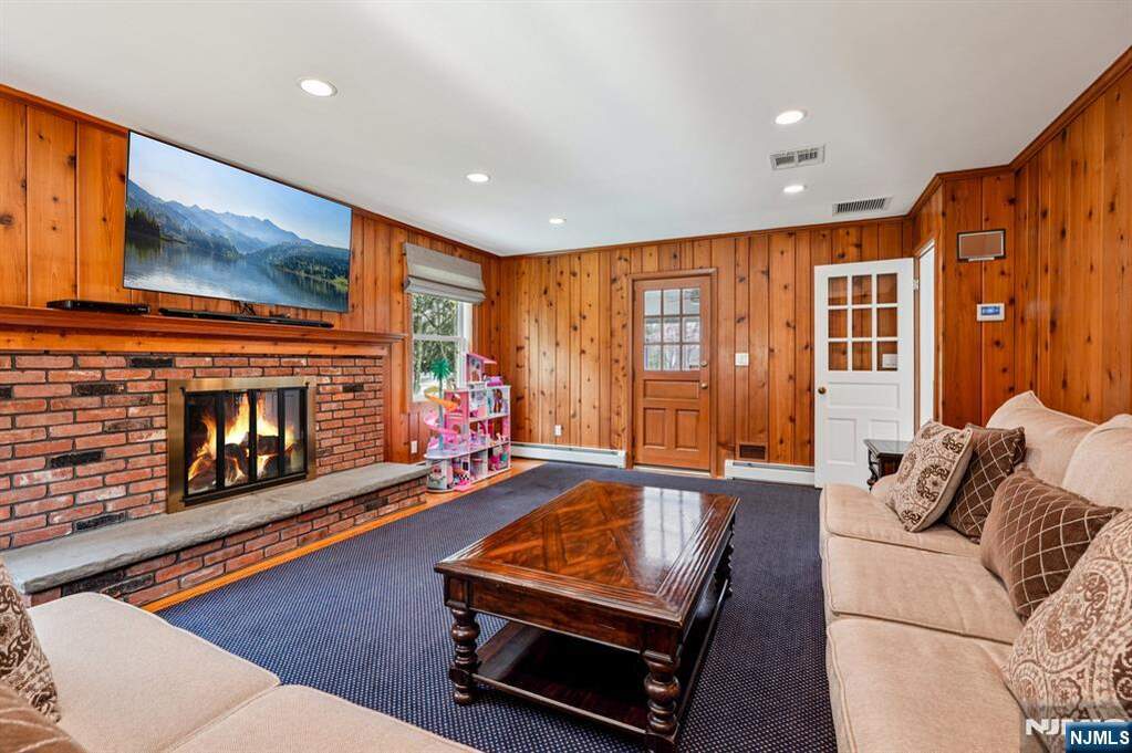 3 Bedroom Single Family Home/House's Image 13