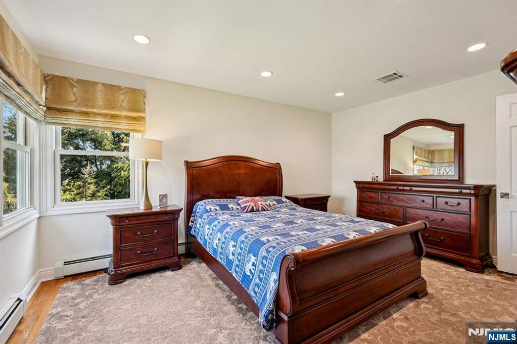 3 Bedroom Single Family Home/House's Image 14