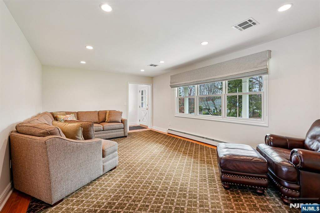 3 Bedroom Single Family Home/House's Image 3