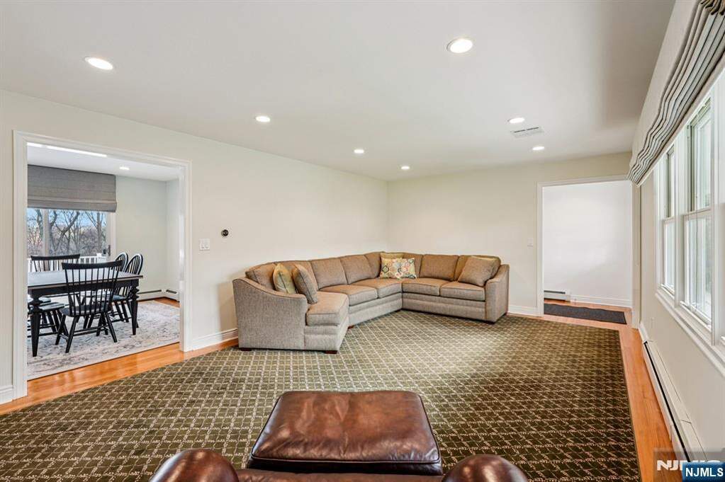 3 Bedroom Single Family Home/House's Image 4