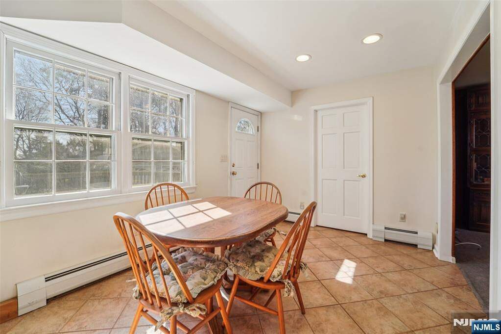 4 Bedroom Single Family Home/House's Image 7