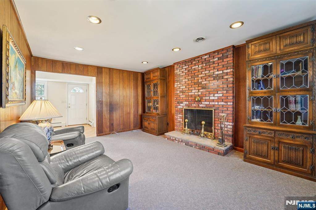 4 Bedroom Single Family Home/House's Image 8