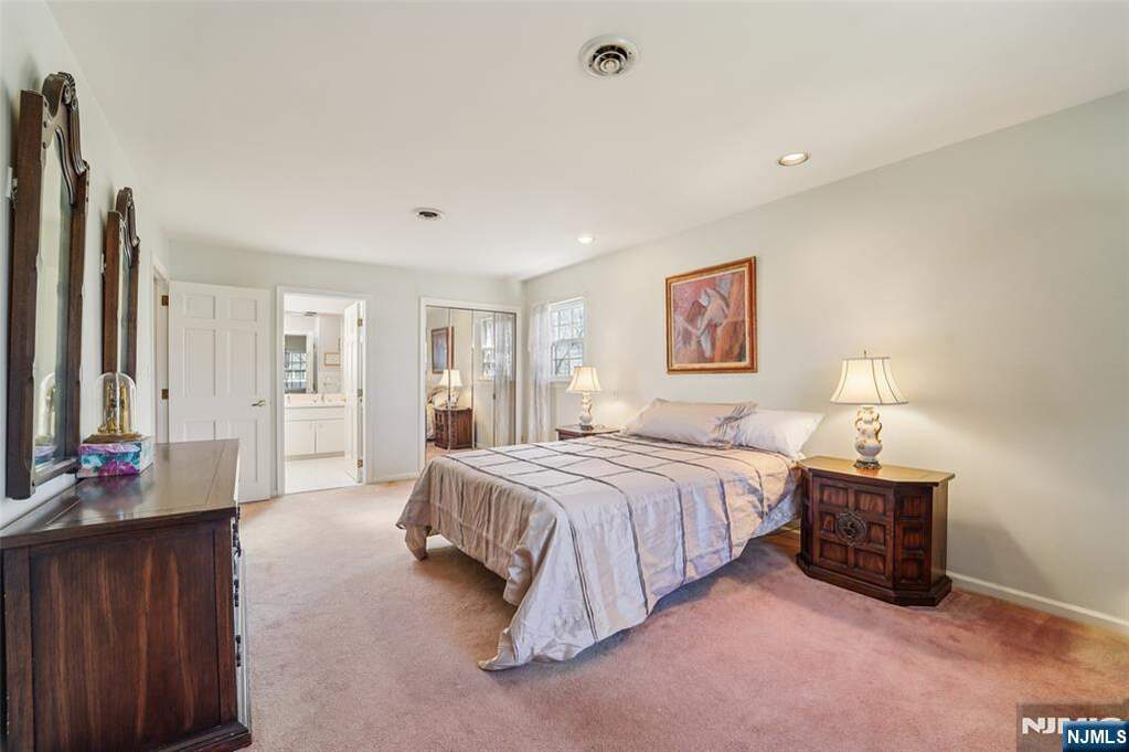4 Bedroom Single Family Home/House's Image 12