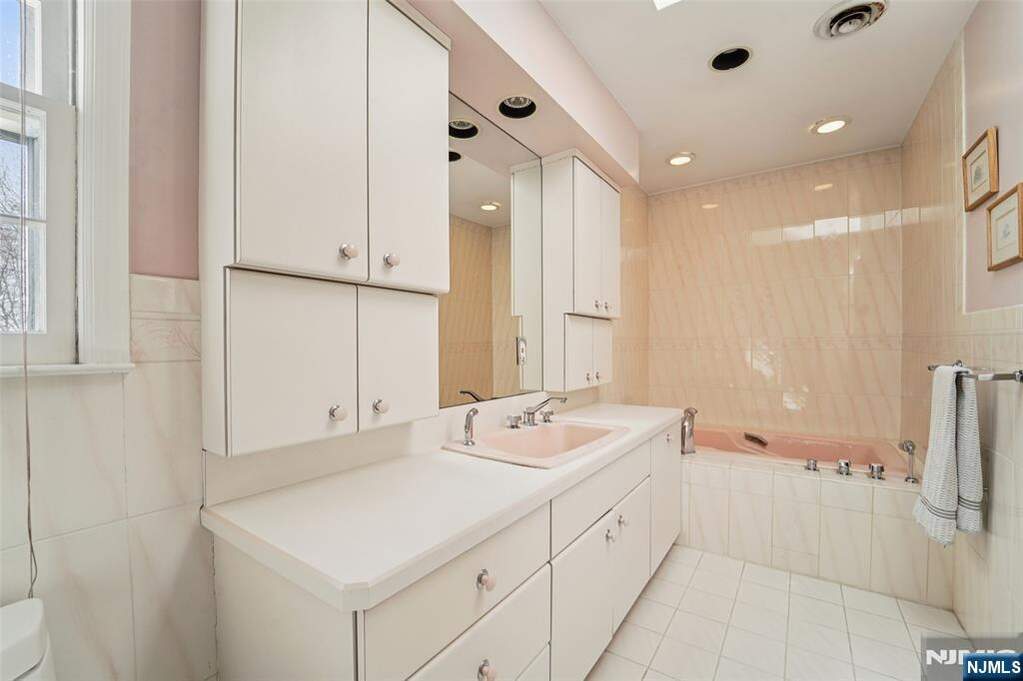 4 Bedroom Single Family Home/House's Image 13
