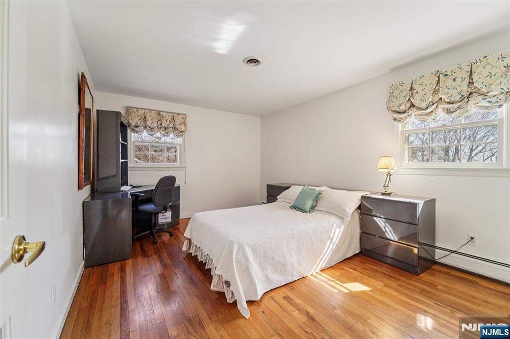 4 Bedroom Single Family Home/House's Image 15