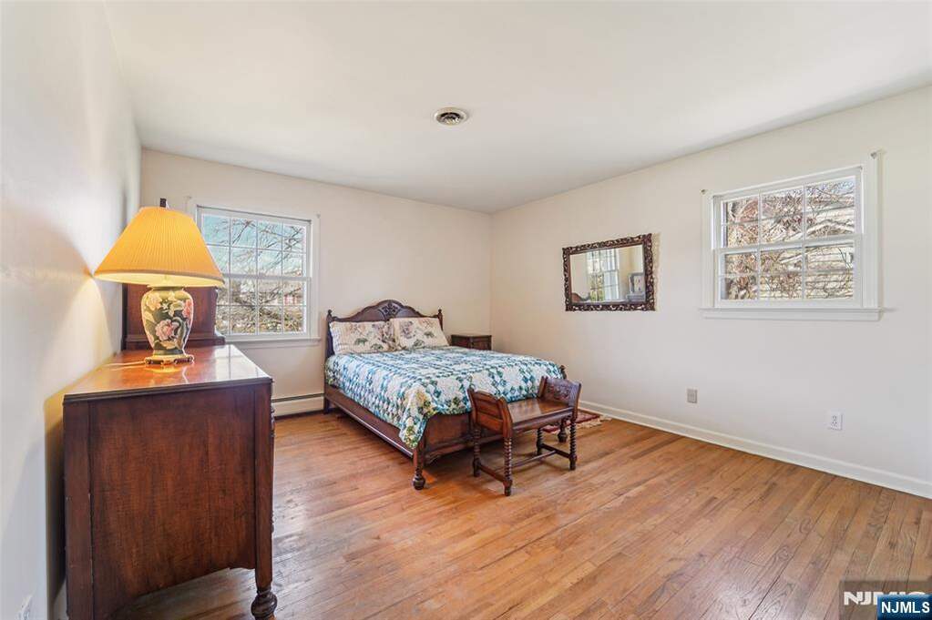 4 Bedroom Single Family Home/House's Image 17