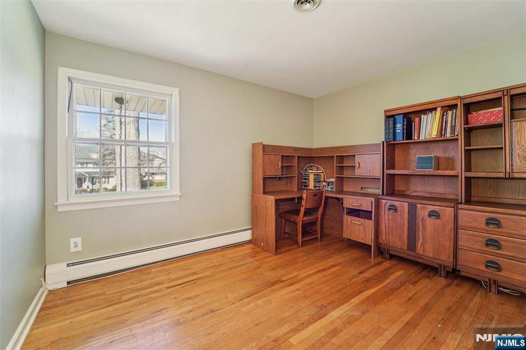 4 Bedroom Single Family Home/House's Image 18